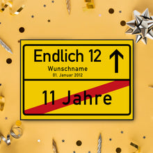 Laden Sie das Bild in den Galerie-Viewer, 12. Geburtstag Ortsschild personalisiert 12 Jahre Deko Jahrgang 2014 personalisiertes Geschenk lustig