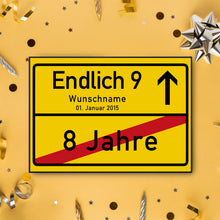 Laden Sie das Bild in den Galerie-Viewer, 9. Geburtstag Ortsschild personalisiert 9 Jahre Deko Jahrgang 2017 personalisiertes Geschenk lustig