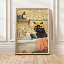 Laden Sie das Bild in den Galerie-Viewer, Katze in Badewanne Poster – Lustige Spa Katzen Wanddeko fürs Badezimmer