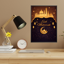 Laden Sie das Bild in den Galerie-Viewer, Eid Mubarak Poster – Edles Wandbild in Goldoptik mit Moschee, Mond & Laternen – Festliche Dekoration zum Zuckerfest