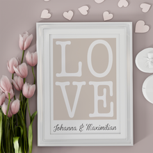 Laden Sie das Bild in den Galerie-Viewer, LOVE Partner Poster Personalisiert mit Namen Geschenk zur Hochzeit Poster für Paare Verlobte Hochzeitsgeschenk