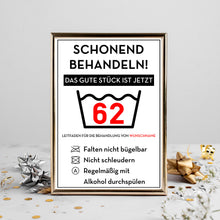 Laden Sie das Bild in den Galerie-Viewer, Personalisiertes Geschenk zum 62. Geburtstag Frau Mann Wäsche Lustige Geschenkidee 62 Jahre Geburtstagskarte Witzige Party Deko