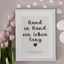 Laden Sie das Bild in den Galerie-Viewer, Hand in Hand ein Leben lang - Personalisiertes Partner Poster mit Namen & Datum Jahrestag Geschenk