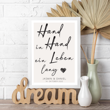 Laden Sie das Bild in den Galerie-Viewer, Hand in Hand ein Leben lang - Personalisiertes Partner Poster mit Namen & Datum | Jahrestag Geschenk zur Hochzeit Poster
