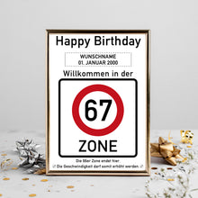 Laden Sie das Bild in den Galerie-Viewer, 67. Geburtstag Geschenk personalisiert Verkehrszeichen Deko Geburtstagsgeschenk Happy Birthday Geburtstagskarte
