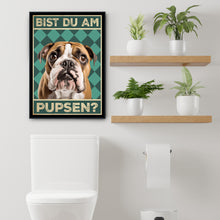 Laden Sie das Bild in den Galerie-Viewer, Englische Bulldogge - Bist du am Pupsen? Hunde Poster Badezimmer Gästebad Wandbild Klo Toilette Dekoration Lustiges Gäste-WC Bild DIN A4
