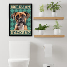 Laden Sie das Bild in den Galerie-Viewer, Boxer - Bist du am Kacken? Hunde Poster Badezimmer Gästebad Wandbild Klo Toilette Dekoration Lustiges Gäste-WC Bild DIN A4