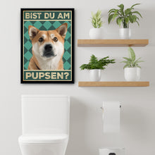Laden Sie das Bild in den Galerie-Viewer, Akita Inu - Bist du am Pupsen? Hunde Poster Badezimmer Gästebad Wandbild Klo Toilette Dekoration Lustiges Gäste-WC Bild DIN A4