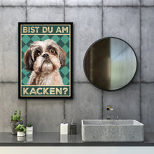 Laden Sie das Bild in den Galerie-Viewer, Shih Tzu - Bist du am Kacken? Hunde Poster Badezimmer Gästebad Wandbild Klo Toilette Dekoration Lustiges Gäste-WC Bild DIN A4