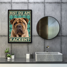 Laden Sie das Bild in den Galerie-Viewer, Shar Pei - Bist du am Kacken? Hunde Poster Badezimmer Gästebad Wandbild Klo Toilette Dekoration Lustiges Gäste-WC Bild DIN A4