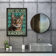 Laden Sie das Bild in den Galerie-Viewer, Bist du am Kacken? Katzen Poster Badezimmer Gästebad Wandbild Klo Toilette Dekoration Lustiges Gäste-WC Bild DIN A4 - Katze 01
