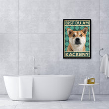 Laden Sie das Bild in den Galerie-Viewer, Akita Inu - Bist du am Kacken? Hunde Poster Badezimmer Gästebad Wandbild Klo Toilette Dekoration Lustiges Gäste-WC Bild DIN A4