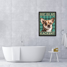 Laden Sie das Bild in den Galerie-Viewer, Chihuahua - Bist du am Kacken? Hunde Poster Badezimmer Gästebad Wandbild Klo Toilette Dekoration Lustiges Gäste-WC Bild DIN A4
