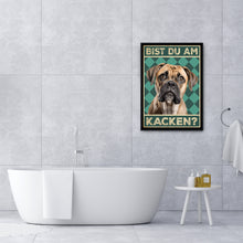 Laden Sie das Bild in den Galerie-Viewer, Bullmastiff - Bist du am Kacken? Hunde Poster Badezimmer Gästebad Wandbild Klo Toilette Dekoration Lustiges Gäste-WC Bild DIN A4