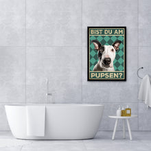 Laden Sie das Bild in den Galerie-Viewer, Bullterrier - Bist du am Pupsen? Hunde Poster Badezimmer Gästebad Wandbild Klo Toilette Dekoration Lustiges Gäste-WC Bild DIN A4