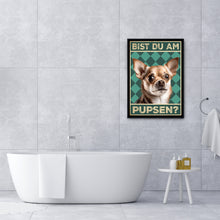 Laden Sie das Bild in den Galerie-Viewer, Chihuahua - Bist du am Pupsen? Hunde Poster Badezimmer Gästebad Wandbild Klo Toilette Dekoration Lustiges Gäste-WC Bild DIN A4