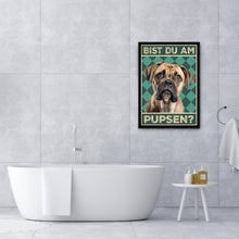 Laden Sie das Bild in den Galerie-Viewer, Bullmastiff - Bist du am Pupsen? Hunde Poster Badezimmer Gästebad Wandbild Klo Toilette Dekoration Lustiges Gäste-WC Bild DIN A4