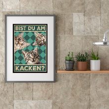 Laden Sie das Bild in den Galerie-Viewer, Bist du am Kacken? Katzen Poster Badezimmer Gästebad Wandbild Klo Toilette Dekoration Lustiges Gäste-WC Bild DIN A4 - Katzen 02