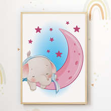 Laden Sie das Bild in den Galerie-Viewer, Mond Schlafende Tiere Bär Elefant Giraffe Bilder 3er Set DIN A4 Kinderzimmer Wandbilder Babyzimmer Poster Dekoration