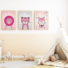Laden Sie das Bild in den Galerie-Viewer, Rosa Tiere Bilder 3er Set DIN A4 Kinderzimmer Wandbilder Babyzimmer Poster Dekoration Löwe Tiger Fuchs