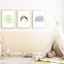 Laden Sie das Bild in den Galerie-Viewer, Schlafende Tiere 3er Set Kinderzimmer Bilder DIN A4 Poster Babyzimmer Wandbilder Dekoration - Hase Panda Elefant