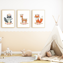 Laden Sie das Bild in den Galerie-Viewer, Waldtiere Waschbär Reh Fuchs 3er Set Kinderzimmer Bilder DIN A4 Wandbilder Deko Babyzimmer Poster