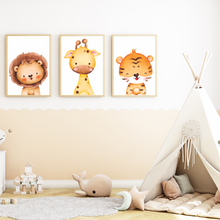 Laden Sie das Bild in den Galerie-Viewer, Löwe Giraffe Tiger Safari Tiere 3er Set Kinderzimmer Bilder DIN A4 Wandbilder Deko Babyzimmer Poster