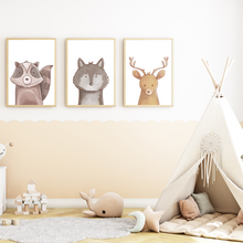 Laden Sie das Bild in den Galerie-Viewer, Waldtiere Waschbär Wolf Reh 3er Set Kinderzimmer Bilder DIN A4 Poster Babyzimmer Wandbilder Dekoration