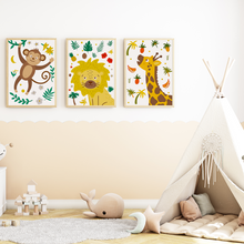 Laden Sie das Bild in den Galerie-Viewer, Dschungel Safari Tiere Bilder 3er Set DIN A4 Kinderzimmer Wandbilder Babyzimmer Poster Dekoration - Affe Löwe Giraffe