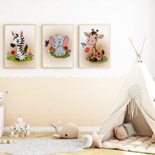 Laden Sie das Bild in den Galerie-Viewer, Safari Tiere Zebra Elefant Giraffe Bilder 3er Set DIN A4 Kinderzimmer Wandbilder Babyzimmer Poster Dekoration