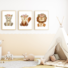 Laden Sie das Bild in den Galerie-Viewer, Wald Safari Tiere Bär Bieber Löwe 3er Set Kinderzimmer Bilder DIN A4 Wandbilder Deko Babyzimmer Poster