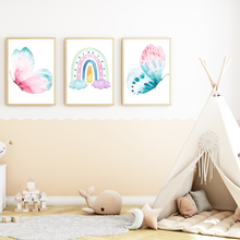 Laden Sie das Bild in den Galerie-Viewer, Bunte Schmetterlinge Regenbogen Bilder 3er Set DIN A4 Kinderzimmer Wandbilder Babyzimmer Poster Dekoration