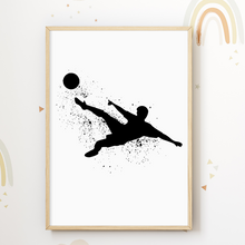 Laden Sie das Bild in den Galerie-Viewer, Jungen Fußballspieler Bilder 3er Set DIN A4 Kinderzimmer Fußballspieler Wandbilder Babyzimmer Poster Dekoration