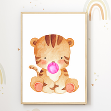 Laden Sie das Bild in den Galerie-Viewer, Niedliche Safari Tiere 6er Set Kinderzimmer Bilder DIN A4 Wandbilder Deko Babyzimmer Poster - Löwe Zebra Tiger Giraffe Nilpferd Elefant