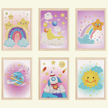 Laden Sie das Bild in den Galerie-Viewer, Planeten Sonne Sterne Rakete Bilder 6er Set DIN A4 Kinderzimmer Wandbilder Babyzimmer Poster Dekoration