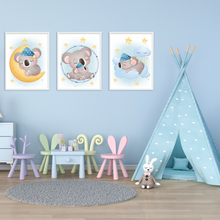 Laden Sie das Bild in den Galerie-Viewer, 3er Set Poster für Kinderzimmer Bilder Babyzimmer Babyparty Kinderposter Koala Mama