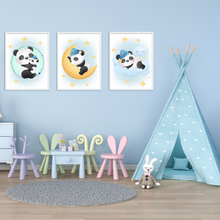 Laden Sie das Bild in den Galerie-Viewer, 3er Set Poster für Kinderzimmer Bilder Babyzimmer Babyparty Kinderposter Panda