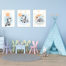 Laden Sie das Bild in den Galerie-Viewer, 3er Set Poster für Kinderzimmer Bilder Babyzimmer Babyparty Kinderposter Zebra