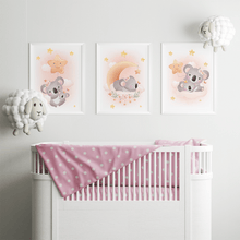 Laden Sie das Bild in den Galerie-Viewer, 3er Set Poster für Kinderzimmer Bilder Babyzimmer Babyparty Kinderposter Koala