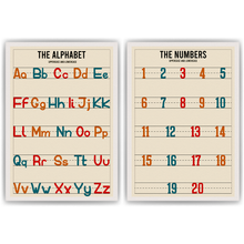 Laden Sie das Bild in den Galerie-Viewer, Englisch ABC Kinderposter 2er Set Alphabet Lernposter Buchstaben & Zahlen | Kinderzimmer Wandbilder Kindergarten Grundschule Lernhilfe für Kinder