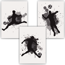 Laden Sie das Bild in den Galerie-Viewer, Jungen Fußball Bilder 3er Set DIN A4 Kinderzimmer Fußballspieler Wandbilder Babyzimmer Poster Dekoration
