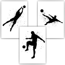 Laden Sie das Bild in den Galerie-Viewer, Jungen Fußballspieler Bilder 3er Set DIN A4 Kinderzimmer Fußballspieler Wandbilder Babyzimmer Poster Dekoration