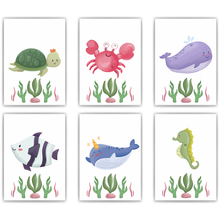 Laden Sie das Bild in den Galerie-Viewer, Meerestiere 6er Set Kinderzimmer Bilder DIN A4 Wandbilder Deko Babyzimmer Poster - Schildkröte Krabbe Wal Fisch Seepferdchen