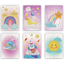 Laden Sie das Bild in den Galerie-Viewer, Planeten Sonne Sterne Rakete Bilder 6er Set DIN A4 Kinderzimmer Wandbilder Babyzimmer Poster Dekoration