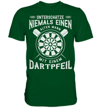 Laden Sie das Bild in den Galerie-Viewer, Unterschätze keinen alten Mann mit Dartpfeil Dart T-Shirt