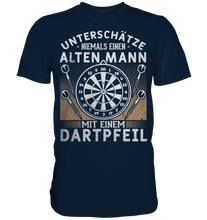 Laden Sie das Bild in den Galerie-Viewer, Alter Mann mit Dartpfeil Darts Männer Humor T-Shirt