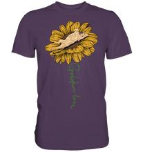 Laden Sie das Bild in den Galerie-Viewer, Labrador Sonnenblumen T-Shirt Garten Motiv Gärtner Hunde Geschenk