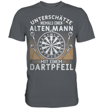 Laden Sie das Bild in den Galerie-Viewer, Alter Mann mit Dartpfeil Darts Männer Humor T-Shirt