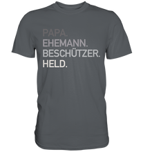 Laden Sie das Bild in den Galerie-Viewer, Papa Ehemann Beschützer Held T-Shirt Vatertag Geschenkidee