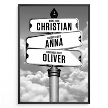 Laden Sie das Bild in den Galerie-Viewer, Personalisiertes Familienposter Straßenschild – Wegweiser Design mit Namen &amp; Geburtsdaten – Wandbild personalisiert – Geschenk für Familie, Eltern, Mama &amp; Papa
